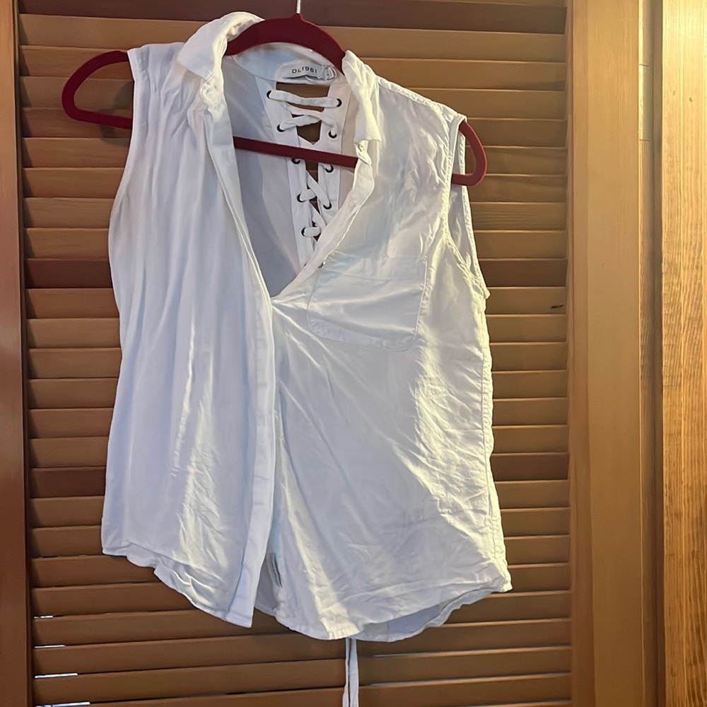 White sleeveless shirt